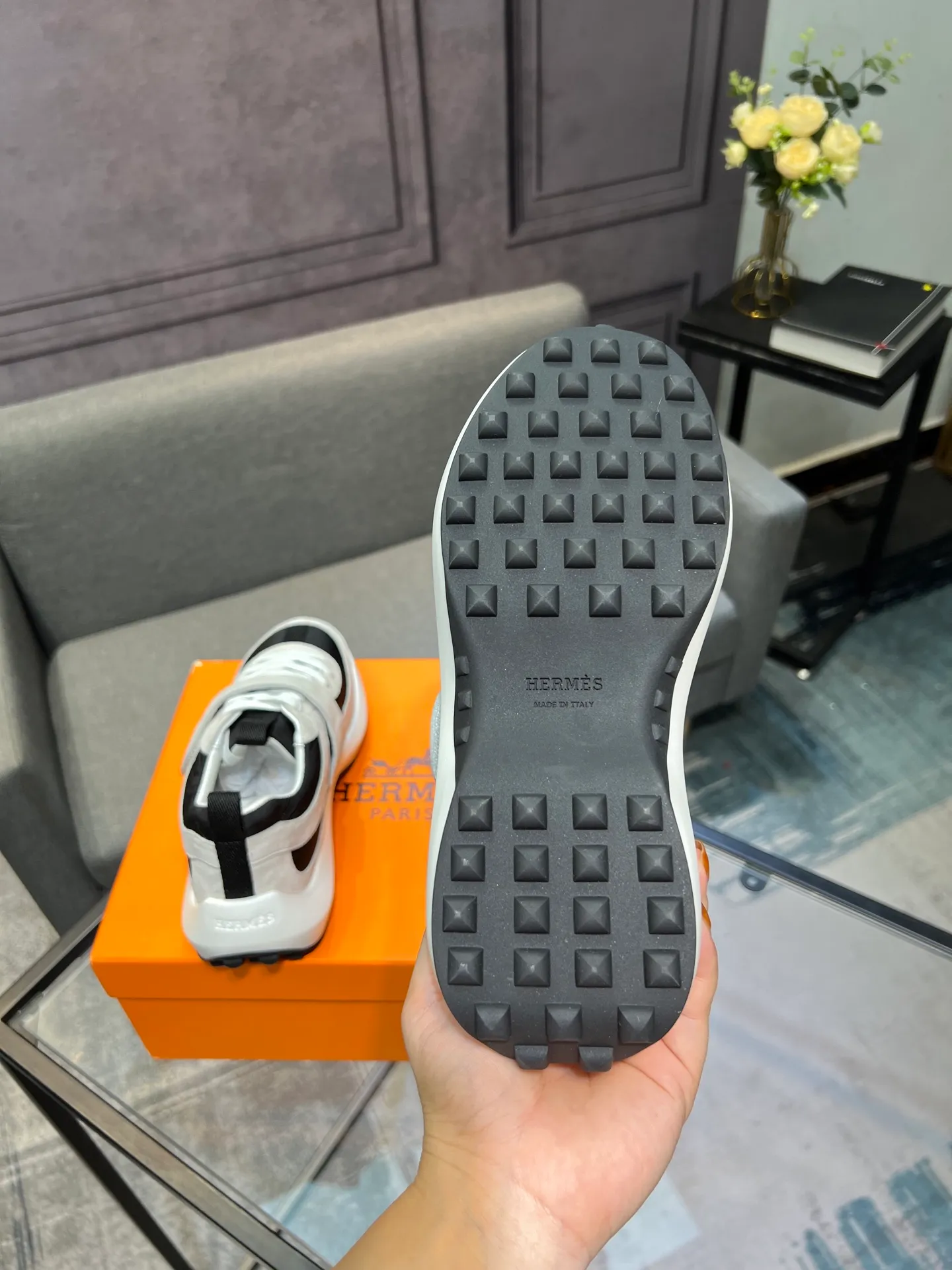 Men's shoes 💰600 Actual photos 🎬 [Hermès] Couple style, official website synchronization Counter quality French Paris catwalk style Simple and classic Imported original fabric Original 1:1 outsole! The highest version on the market! Size: Female 35-41. Male 39-45 (female 41, male 45 customized)